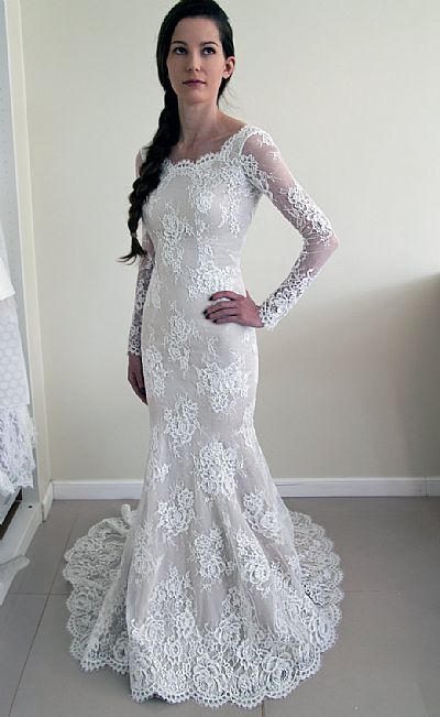 Beautiful Backless Lace Wedding Dress with Long Sleeves
