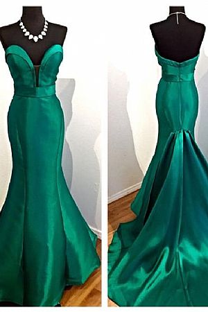 Elegant Green Evening Dress with Sweep Train