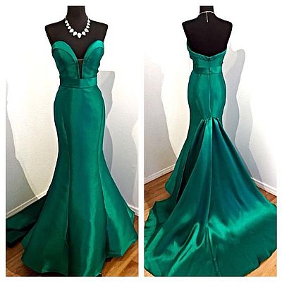 Elegant Green Evening Dress with Sweep Train