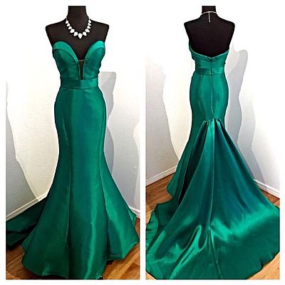 Elegant Green Evening Dress with Sweep Train