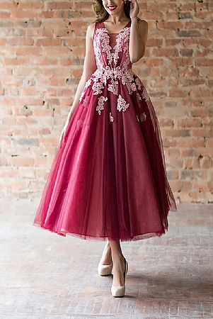 Short Burgundy Tulle Prom Dresses with White Appliques