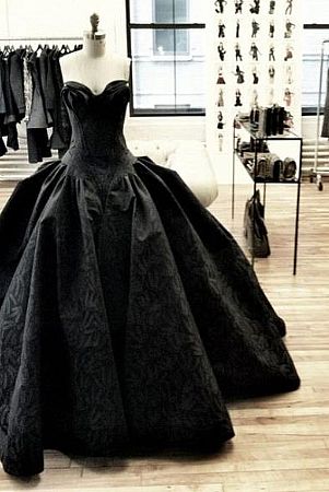 Black Sweetheart Ball Gown Prom Dress with Pleats