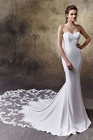 Sweetheart Neckline Satin Wedding Dress with Lace Patterns