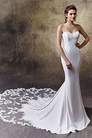 Sweetheart Neckline Satin Wedding Dress with Lace Patterns