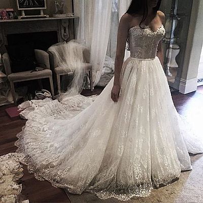 Latest Lace Appliqued Wedding Dress with Chapel Train