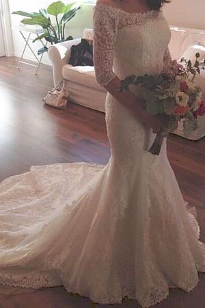 Elegant Bateau Lace Wedding Gowns with Half Sleeves