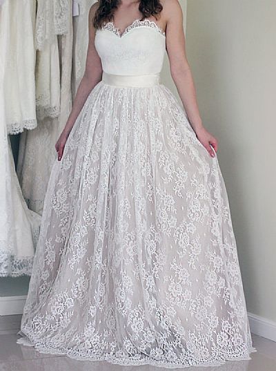 Elegant Sweetheart Lace Appliqued Wedding Dresses