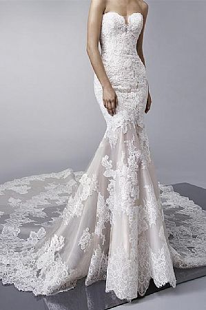 Amazing Sweetheart Lace Appliqued Wedding Gowns