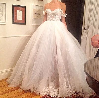 Gorgeous Off the Shoulder Ball Gown Wedding Dresses