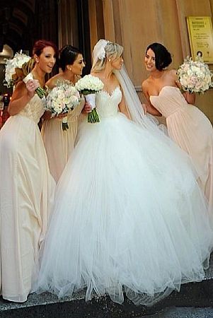Romantic Sweetheart Fluffy Ball Gown Wedding Dresses