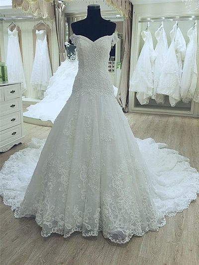 Gorgeous Lace Appliqued Wedding Dresses with Chapel Train