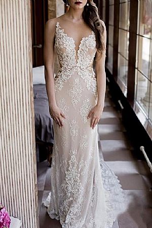 Sexy Backless Lace Appliqued Beach Wedding Dresses