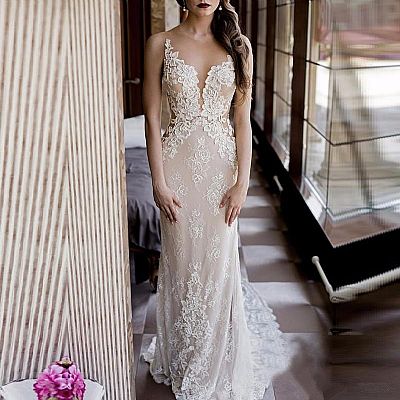 Sexy Backless Lace Appliqued Beach Wedding Dresses