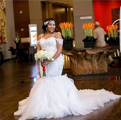 Plus Size Wedding Dresses with Puffy Chapel Train