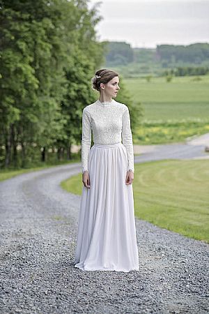 Elegant Lace and Chiffon Wedding Dresses with High Neckline