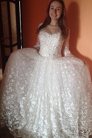 Delicate Lace Appliqued Wedding Dress with 3/4 Sleeves