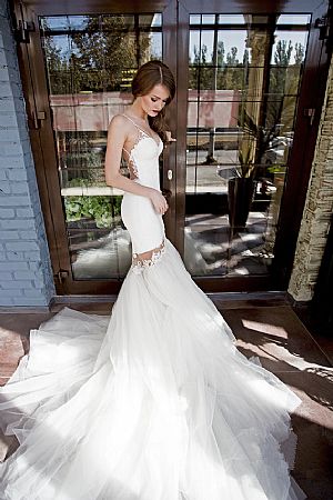 Sexy Backless Wedding Gowns with Spaghetti Straps & Removable Train