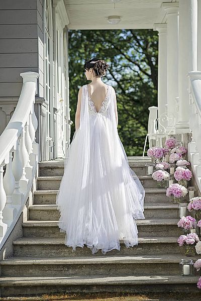Summer Tulle A-line Wedding Dress with V-Neck