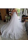 Plus Size Lace Wedding Gowns with Sweetheart Neckline