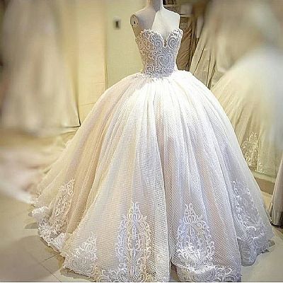 Sweetheart Appliqued Tulle Ball Gown Wedding Dress