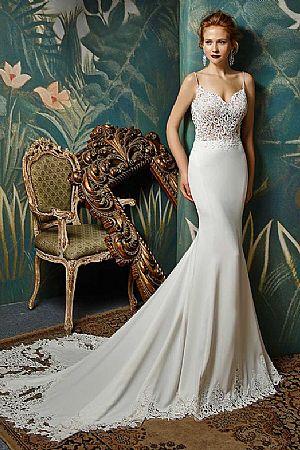 Sexy Backless Wedding Dress with Lace Patterns