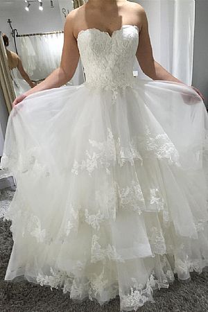 Romantic Sweetheart Neckline Wedding Dress with Tiered Skirts