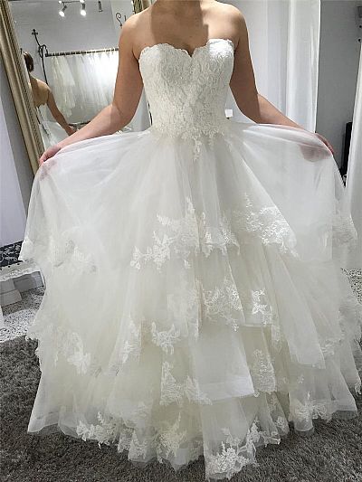 Romantic Sweetheart Neckline Wedding Dress with Tiered Skirts